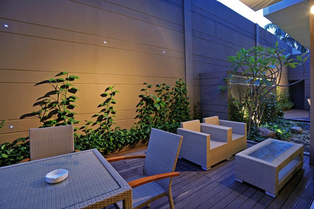 Midtown Hotel Surabaya Esterno foto
