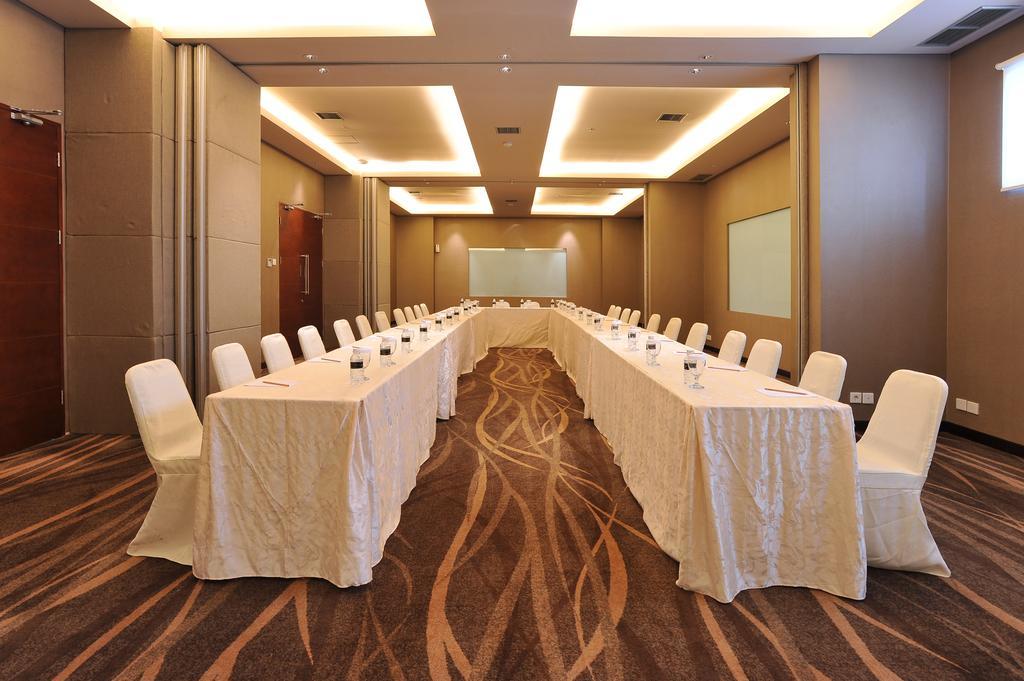 Midtown Hotel Surabaya Esterno foto