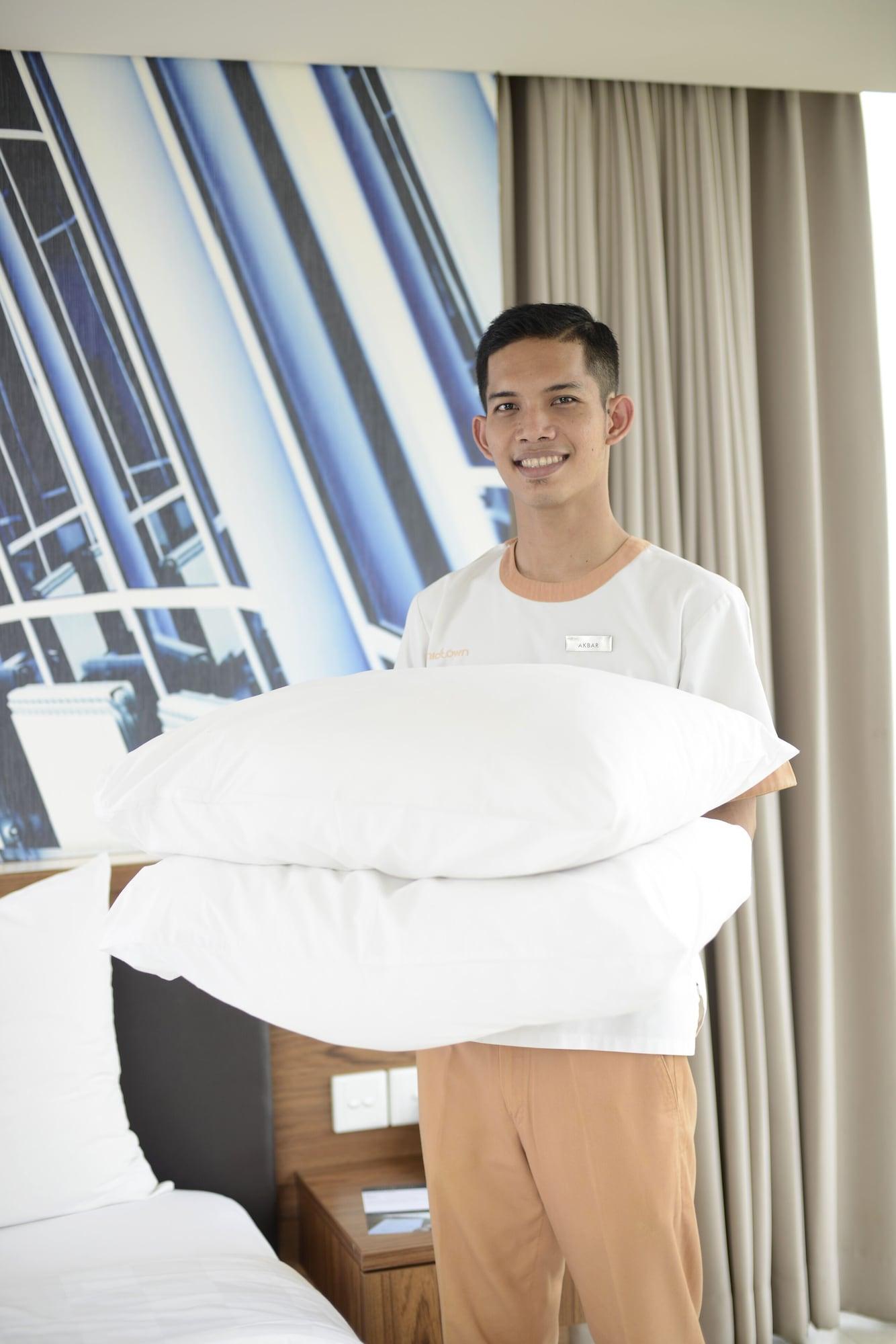 Midtown Hotel Surabaya Esterno foto