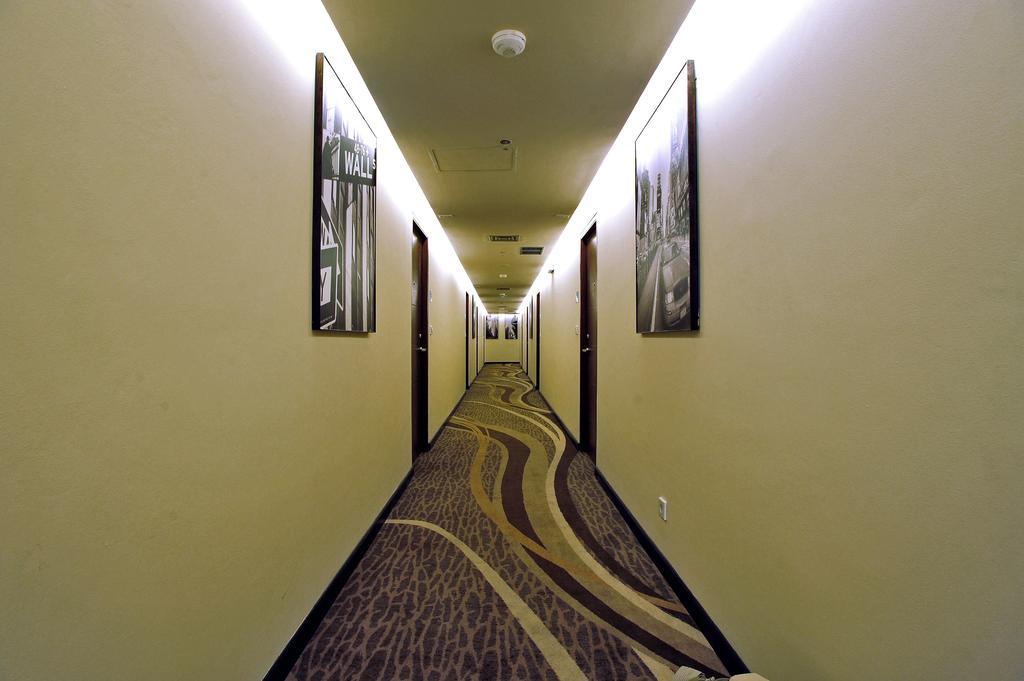 Midtown Hotel Surabaya Esterno foto