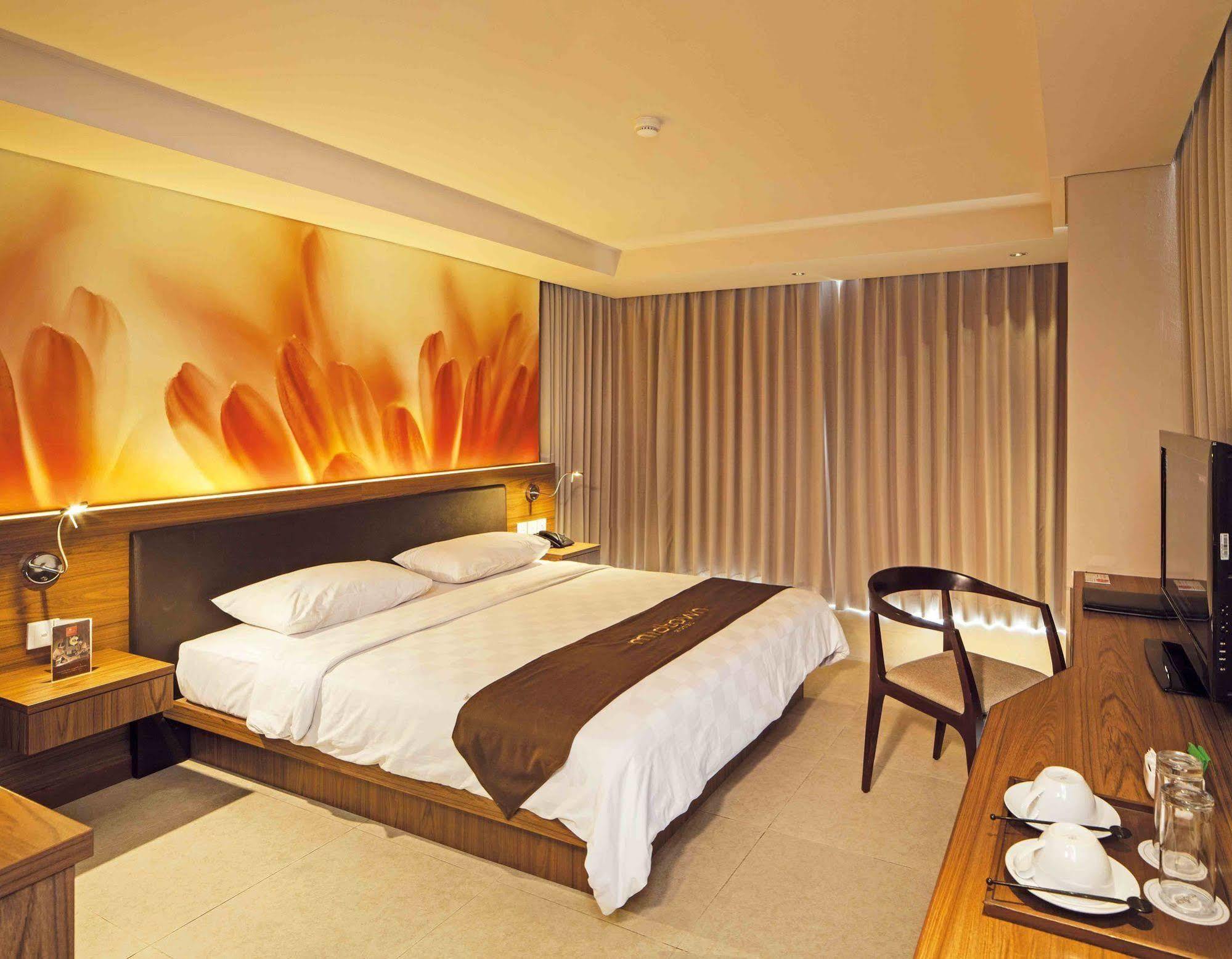 Midtown Hotel Surabaya Esterno foto