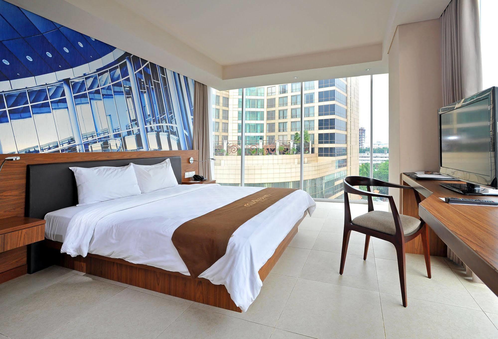 Midtown Hotel Surabaya Esterno foto
