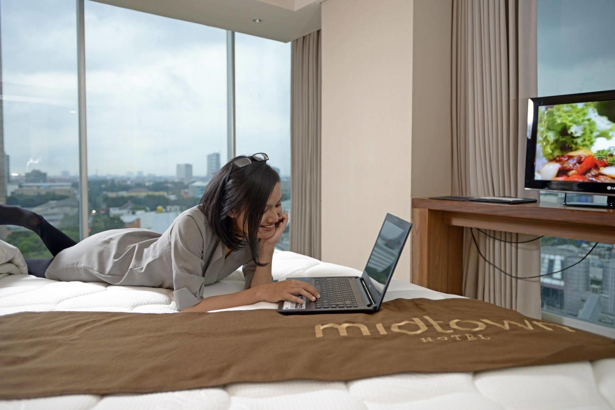 Midtown Hotel Surabaya Esterno foto