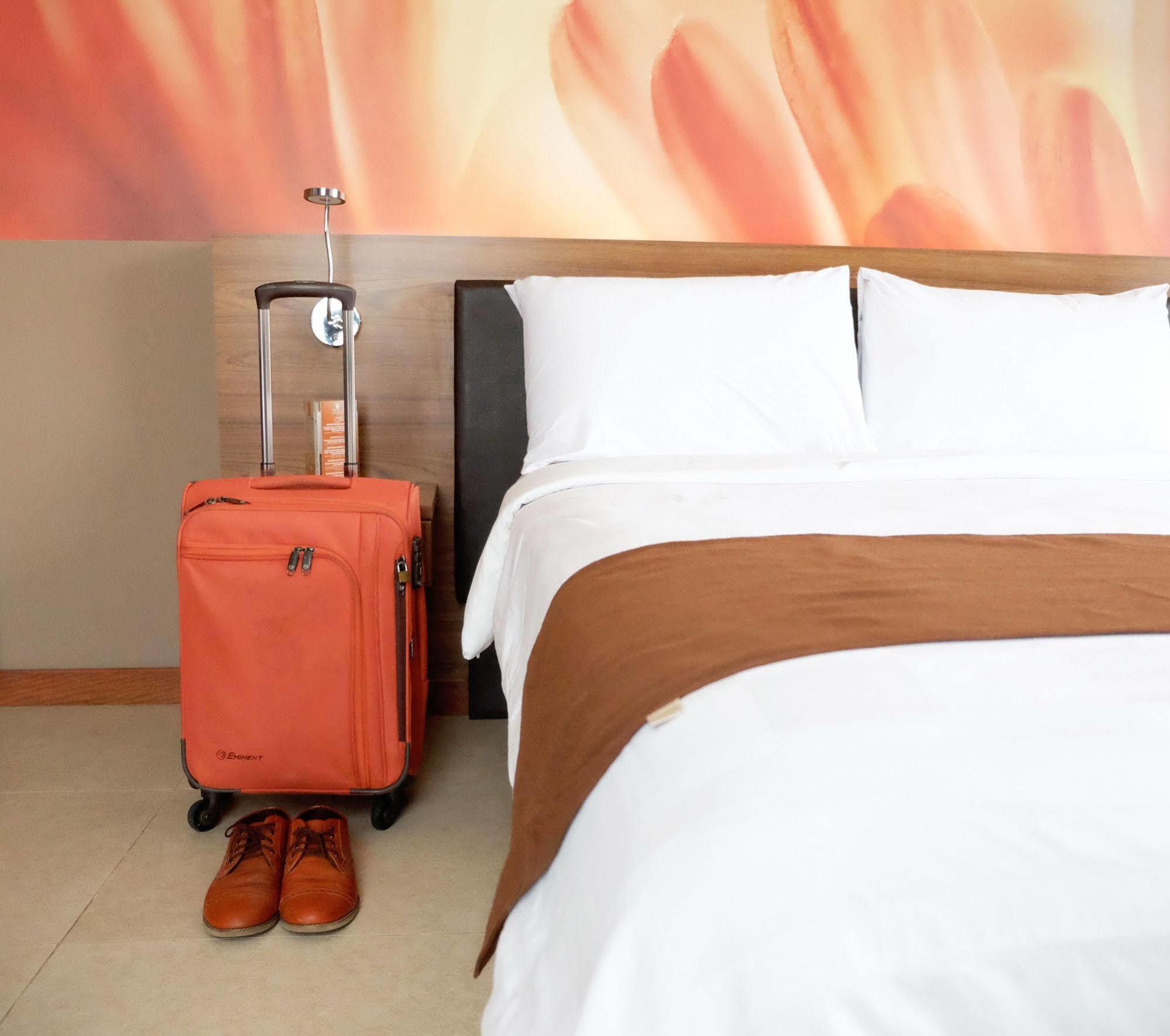 Midtown Hotel Surabaya Esterno foto