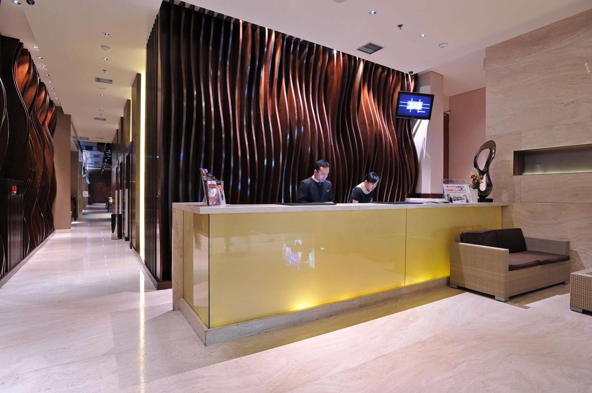 Midtown Hotel Surabaya Esterno foto