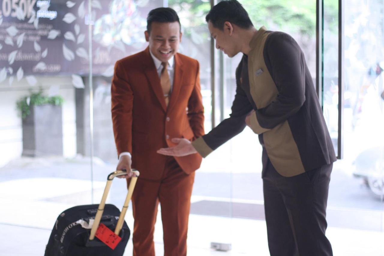 Midtown Hotel Surabaya Esterno foto